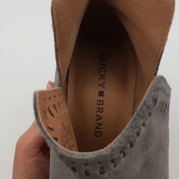 𝅺lucky BRAND Gray Cut-Out Laser Cut Ankle Booties Size 7.5/38 - Picture 9 of 11